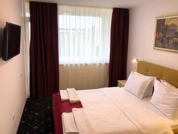 Фото номера Двухместный номер с 1 кроватью Отель Hotel Agora г. Нептун 3